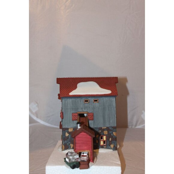 Dept 56 New England Village - Blue Star Ice House - Picture 3 of 8